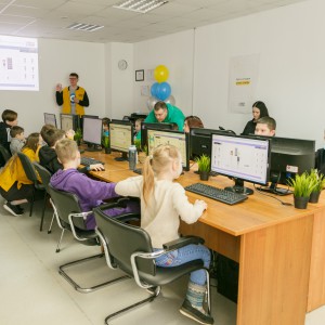 Новый класс в развлекательном центре города Томска! Скоро открытие! - Школа программирования для детей, компьютерные курсы для школьников, начинающих и подростков - KIBERone г. Салехард